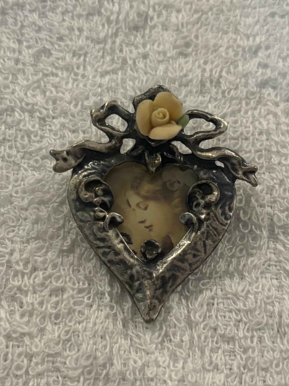 Vintage Heart Rose Brooch Pendant with Photo Frame